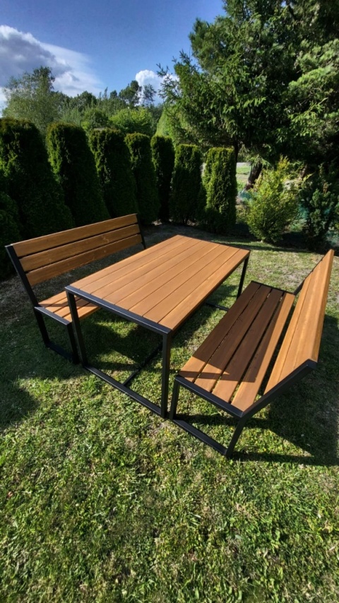 Zestaw ogrodowy „Stal & Drewno” – 2 ławki + stół